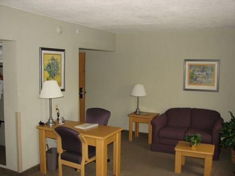 Hampton Inn & Suites